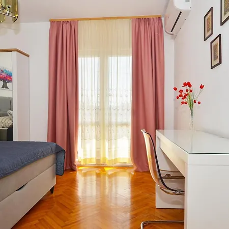 Apartment Lidia *